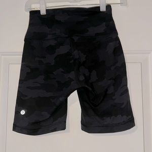 Lululemon wunder train contour fit biker shorts 8”